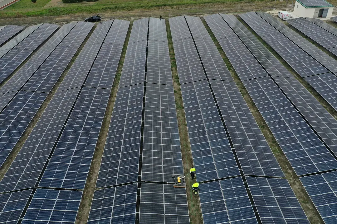 Limpieza de Paneles Solares en Suelo