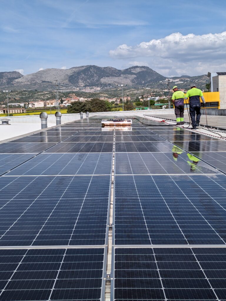 Limpieza paneles solares Alusín Solar